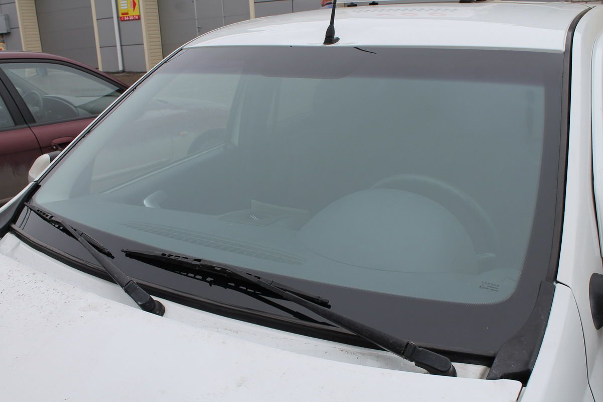Замена лобового стекла Renault Logan