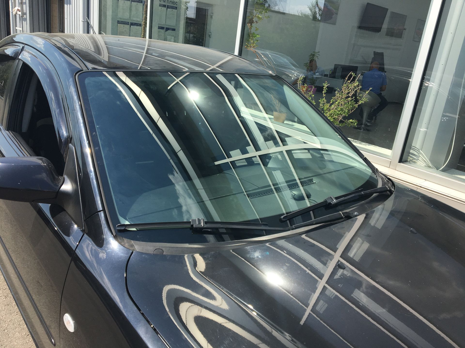 Заказать замену лобового стекла Mazda 3 в Москве