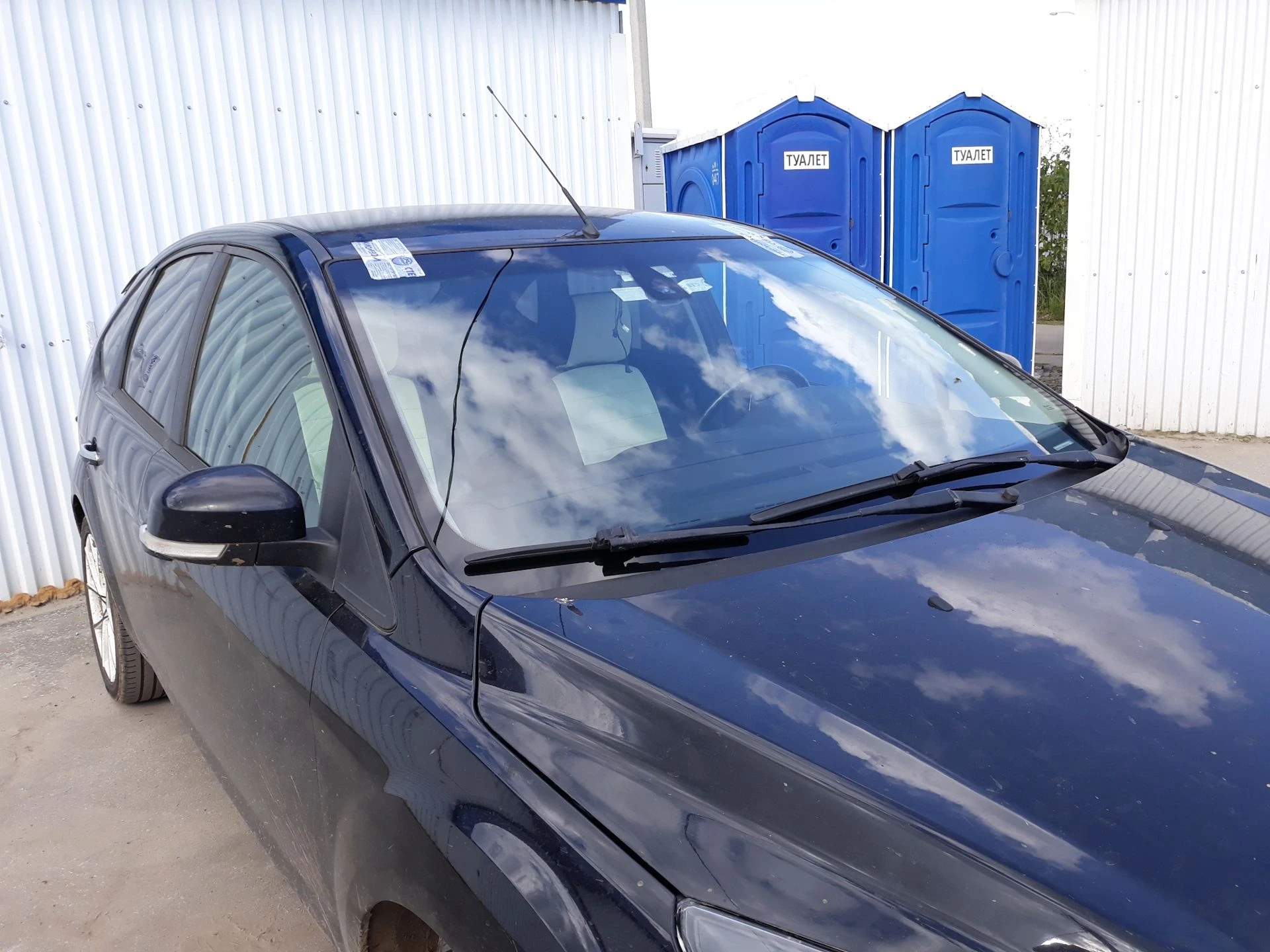 Заказать замену лобового стекла Ford Focus в Москве